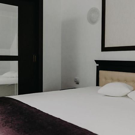 Pensiune Restaurant Capra Neagra 莫伊塞 外观 照片