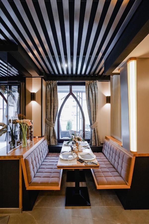 Pensiune Restaurant Capra Neagra 莫伊塞 外观 照片