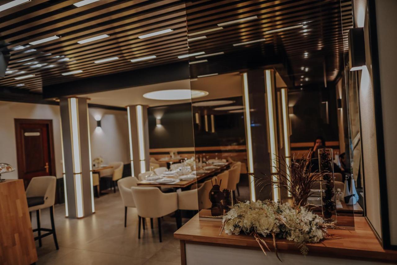 Pensiune Restaurant Capra Neagra 莫伊塞 外观 照片